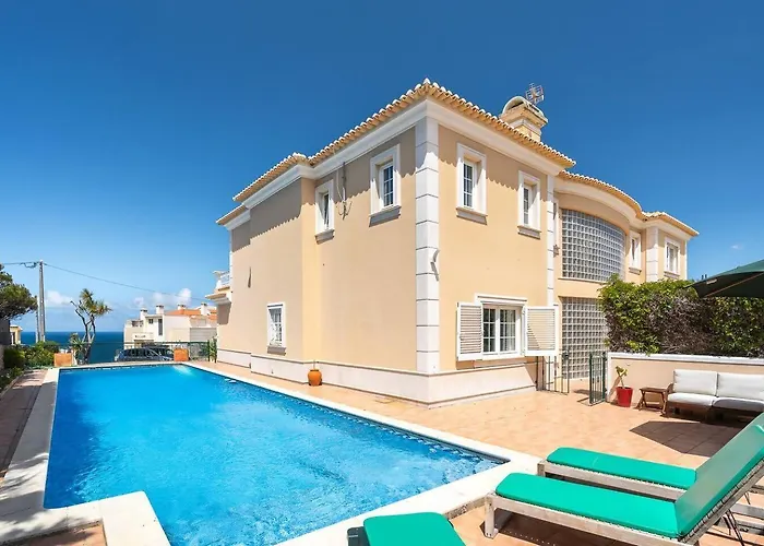 Villa Grande Com Piscina Privada | *