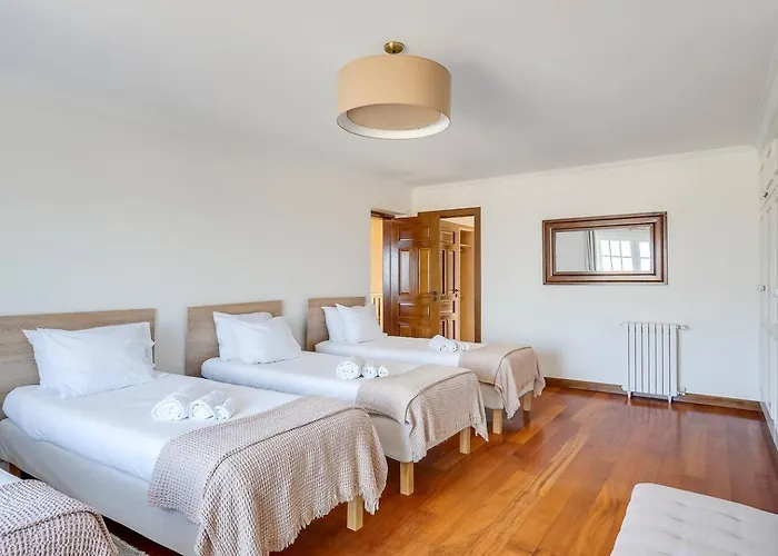 Grande Com Piscina Privada |