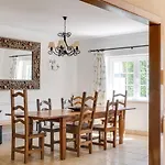 Grande Com Piscina Privada | Vila *