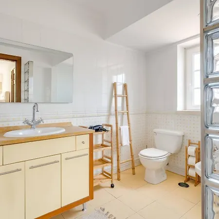 Grande Com Piscina Privada | Villa