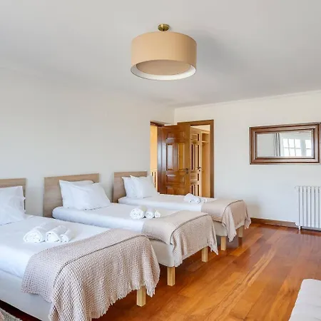 Grande Com Piscina Privada |