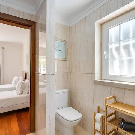 Villa Grande Com Piscina Privada | *