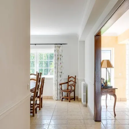 Grande Com Piscina Privada | *