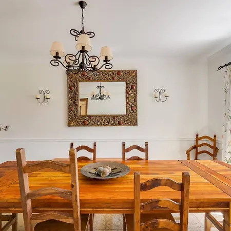 Villa Grande Com Piscina Privada |