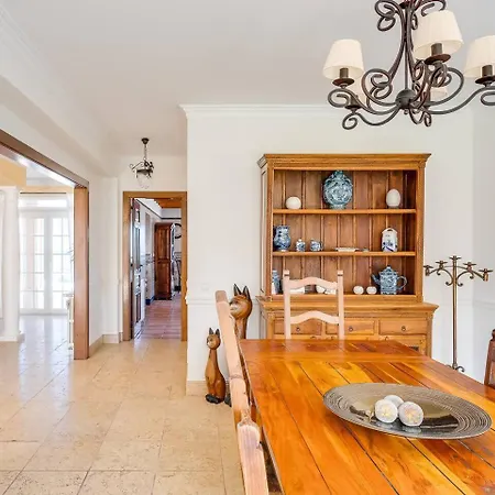 Grande Com Piscina Privada | *
