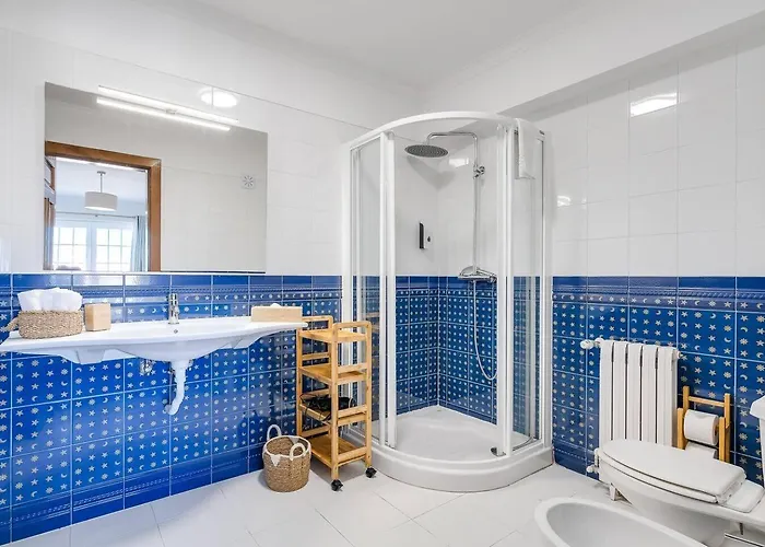Grande Com Piscina Privada | Willa