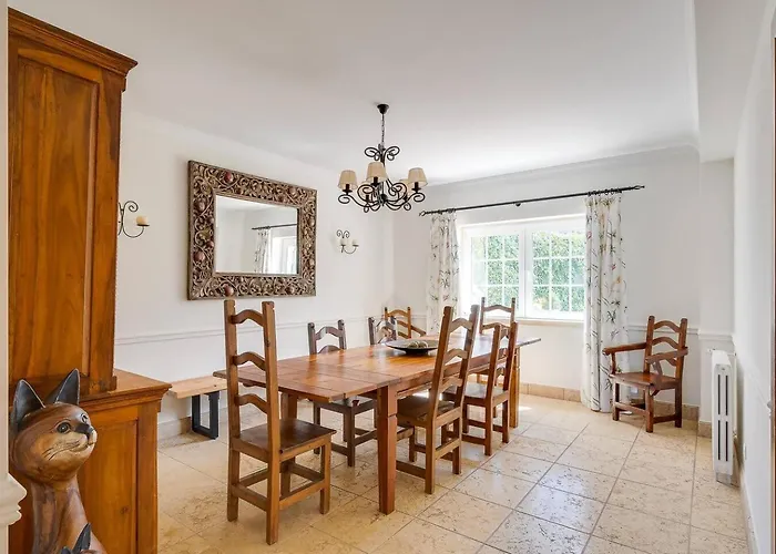 Grande Com Piscina Privada |